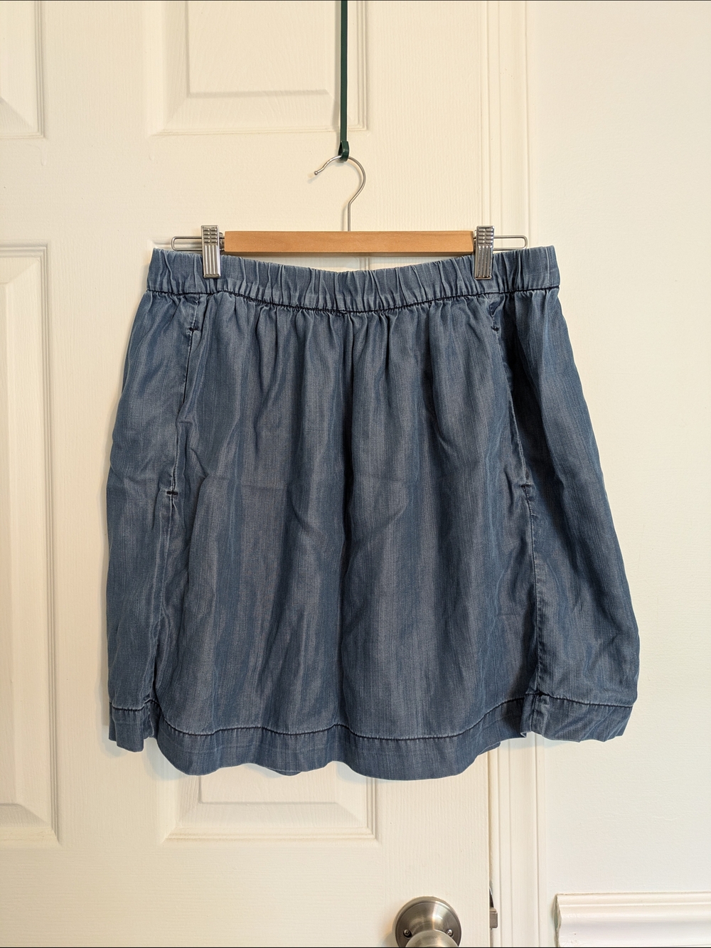 GAP Soft Chambray Blue Elastic Waist Skirt